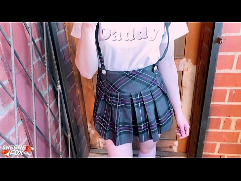 ❤️ Schoolgirl sucks a Dick go domhain agus fucks ionad ranganna. ❤ Físeán gnéis linn ❤