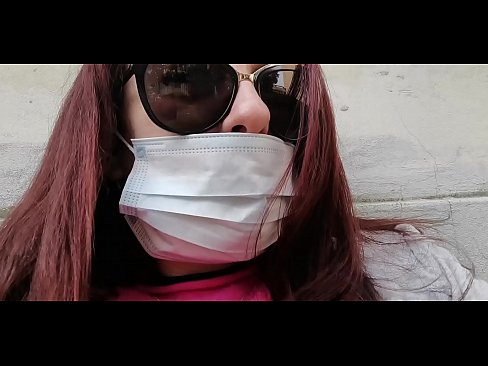 ❤️ Faigheann Nicoletta díoltas ar a comharsa agus pees ina gharáiste (Coraintín Iodálach Speisialta Covid19) ❤ Físeán gnéis linn ❤